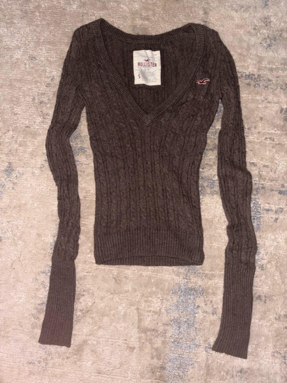 Vintage Y2K Hollister Women's Brown Cable V-Neck Sweater